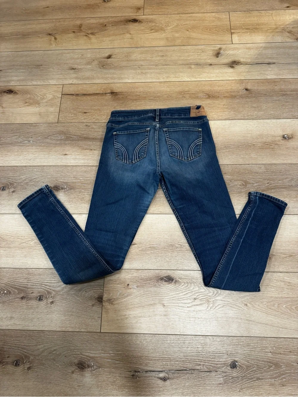 Hollister dark wash skinny stretch jeans, 5 pocket, low rise, some fading, 7R.
